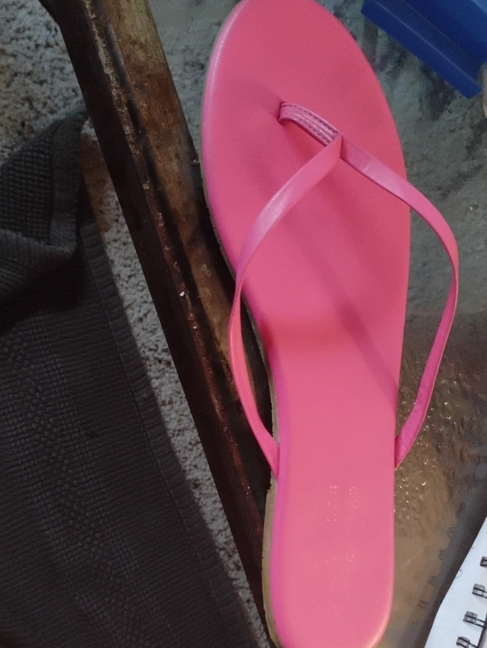 Lauren Conrad Women's Hot Pink Flip Flop Sandals